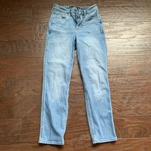Hollister Ultra high rise mom jeans